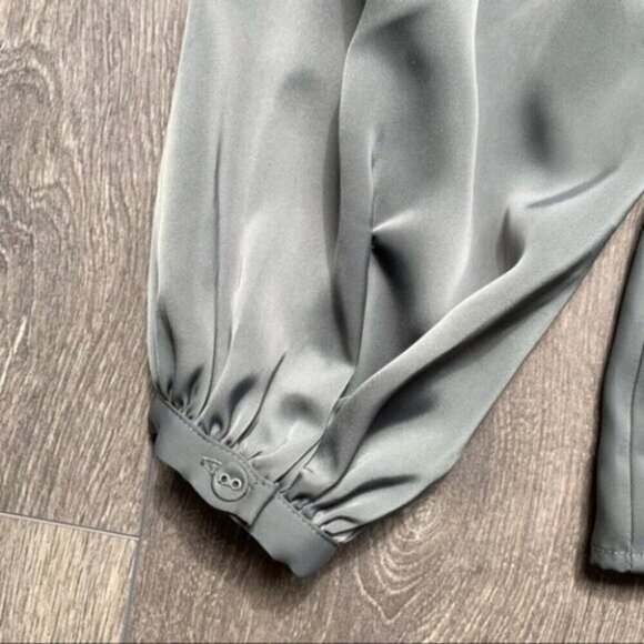 Revolve L'Academie Maya Blouse Olive Green V-Neck Long Sleeve Size XS - Picture 7 of 14